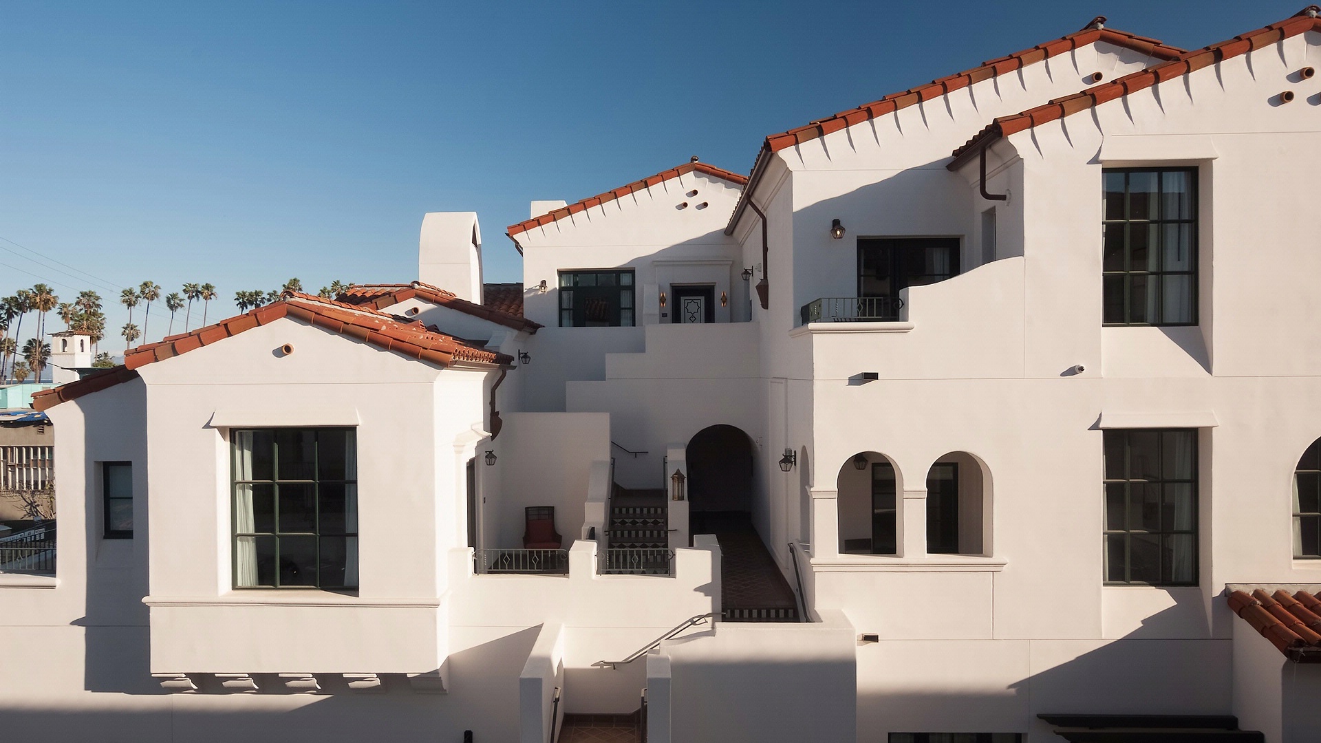 Hotel Californian Exterior