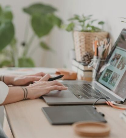 Designing emails for Dark Mode | GCommerce Solutions